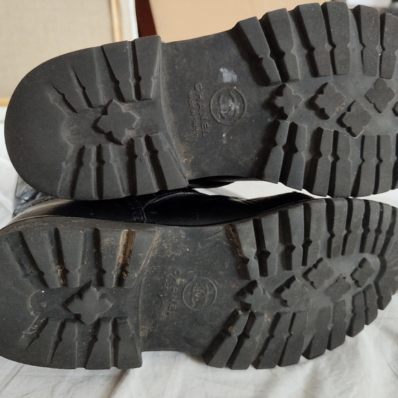 Vintage CHANEL black leathermotorcycle boots - Picture 9 of 9